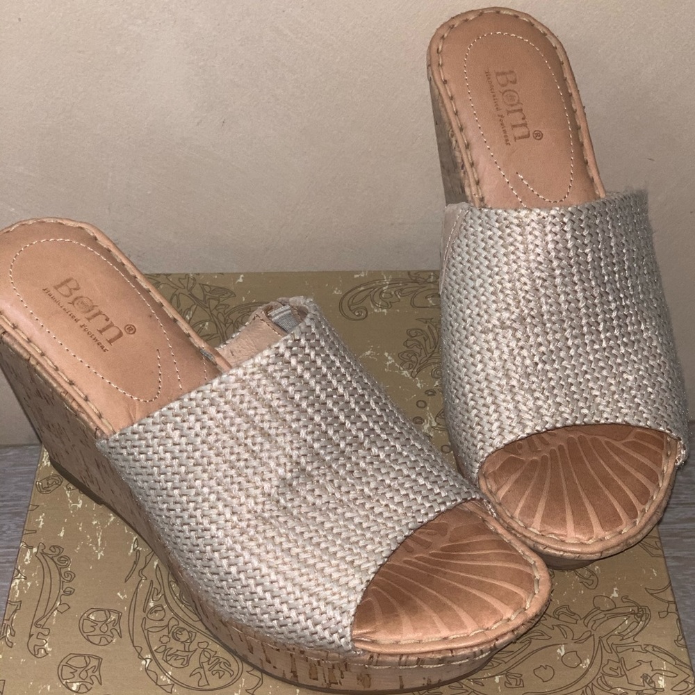 Born wedge Sandal